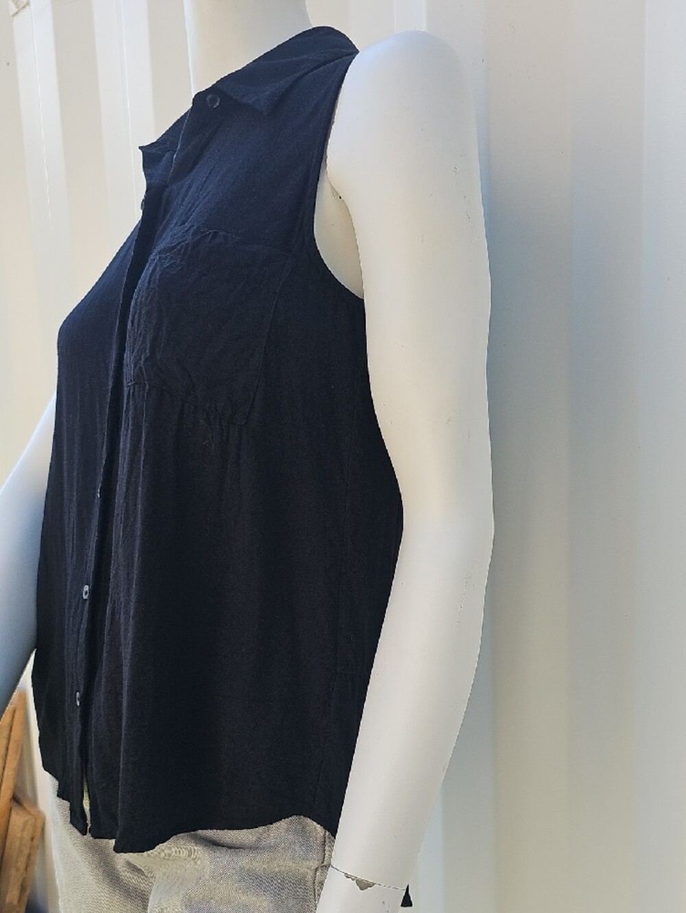 Lord & Taylor Black Sleeveless Button-Front Blouse | Size Small | 100% Viscose - Picture 3 of 7